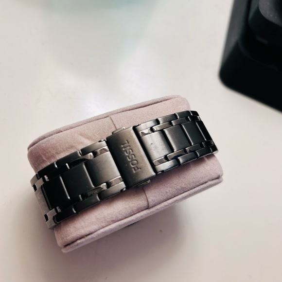 Men’s Gunmetal Fossil Watch - Picture 5 of 6